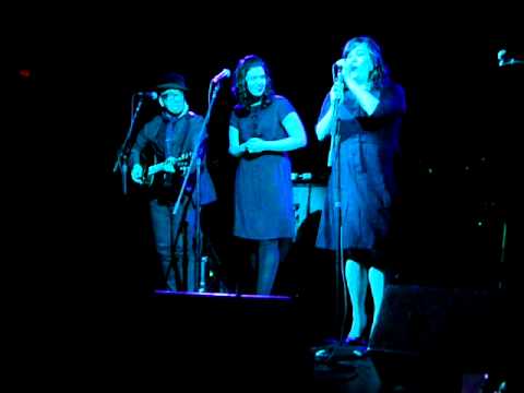 Elvis Costello & the Secret Sisters- Why Don't You Love Me (Fri 4/1/11)