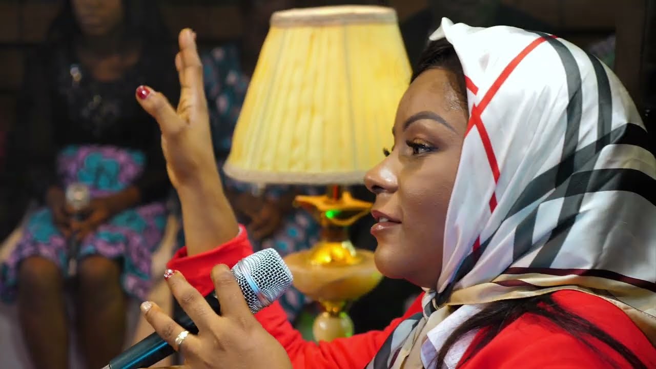 LIVE ADORATION (1) MOYANOLI BY LOLO SOLANGE