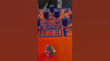 Snazzy FX Wow and Flutter delay pedal