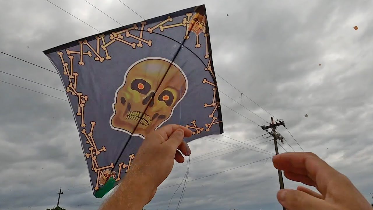 Xepando em Primeira Pessoa, Pegando Linha e Pipa com as Duas Mãos