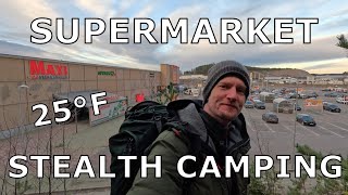 Download Lagu Stealth-kamperen in de supermarkt met een douchegordijn | Kersteten | MP3