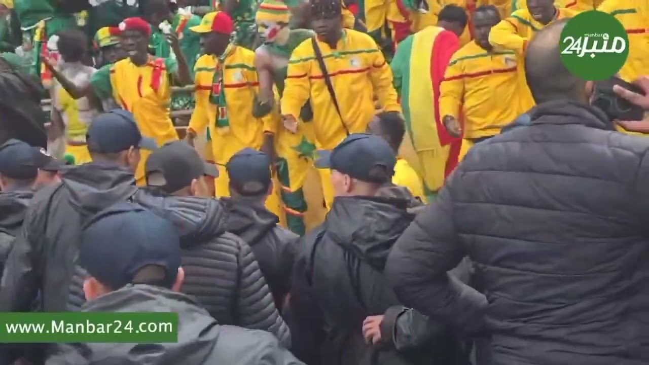 أحداث مؤسفة في مباراة المغرب والسنغالفوضى وشغب من جماهير منتخب السنغال في المدرجات
