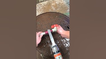 Mẹo bịt ống nước đang chảy bằng bóng bay