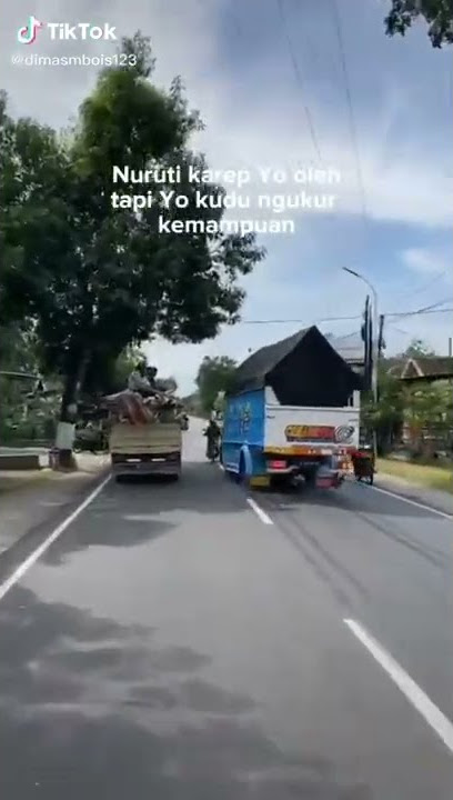 Story'wA viral truck.cabe hampir crash jam telat 🔥#fyp #shorts #fypシ #viralvideo #viralshorts
