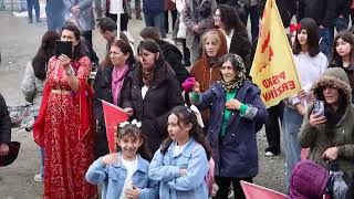 Erzîngan’da Newroz Kutlamasi: Barişi Halklar Geti̇recek