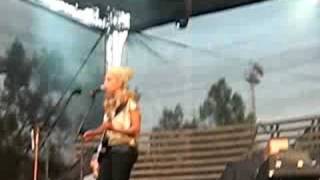 Martina Topley Bird - Need One ( Live in Bucharest)