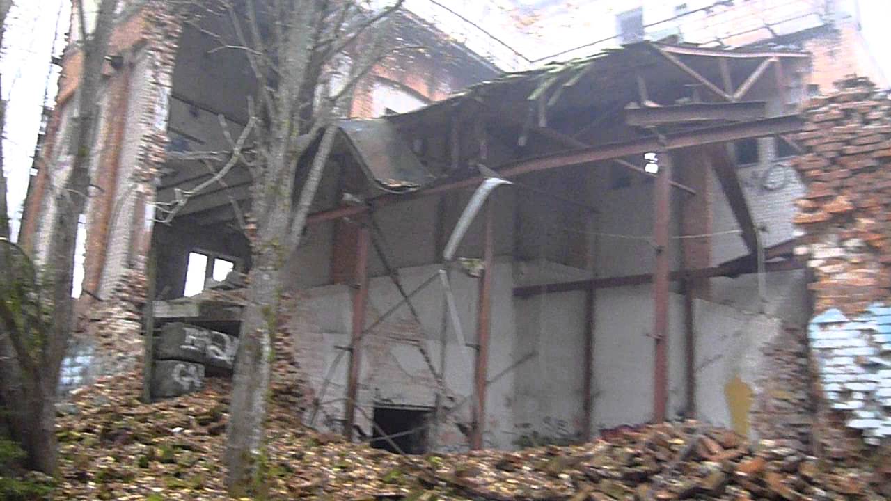 Urban Exploring Abandoned Factory - YouTube