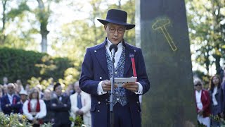 Danby Choi holder 17. mai-tale ved Henrik Ibsens grav på Vår frelsers gravlund (2024)
