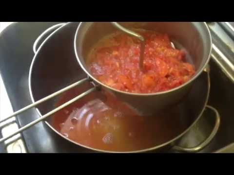 Video: Hvordan Man Laver Tomatjuice Uden En Juicepresse