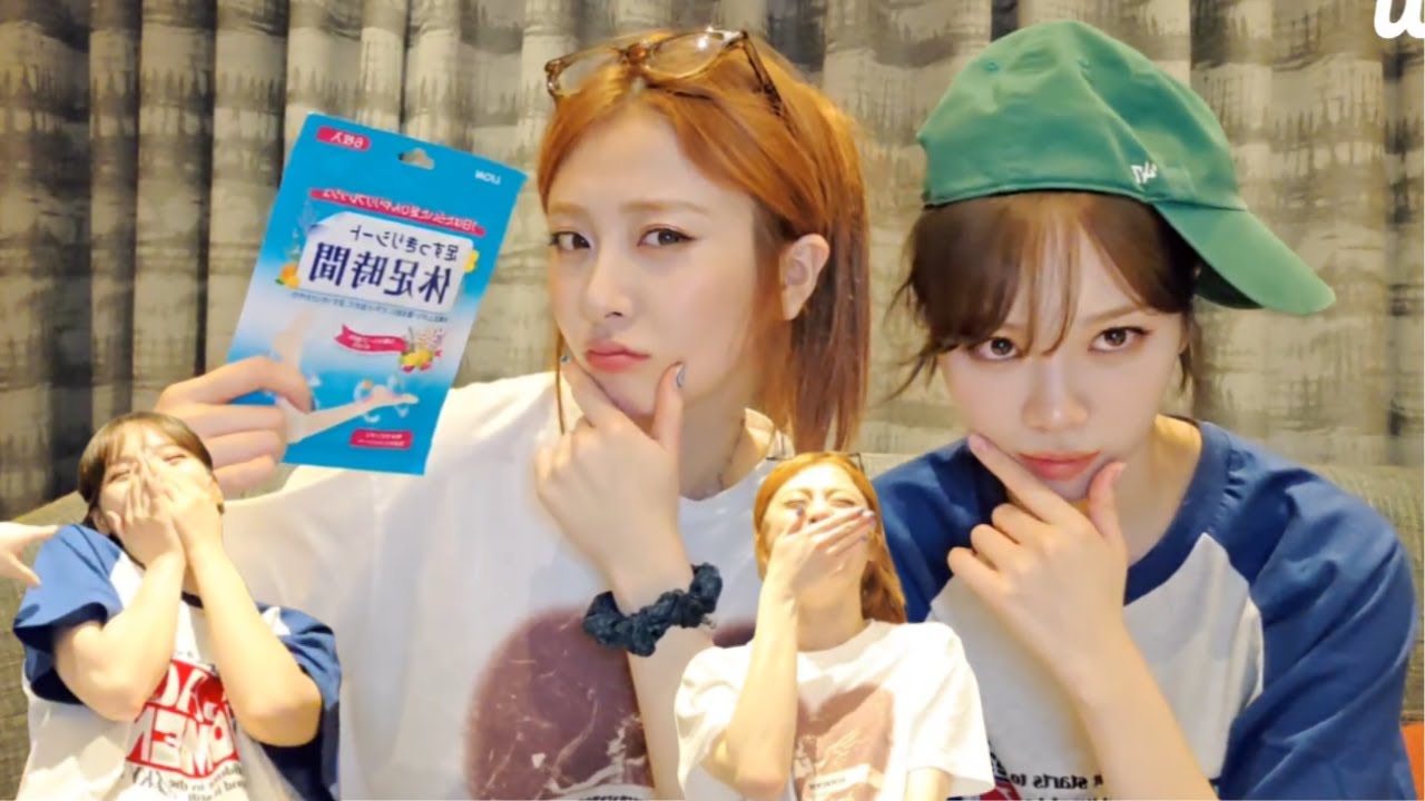 Yunjin & Chaewon being *CHAOTIC* on the live stream.