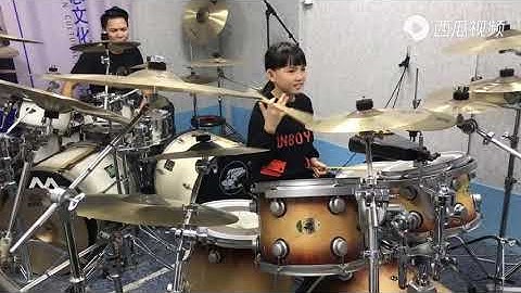 妞妞架子鼓演奏《点歌的人》小妞儿又调皮了