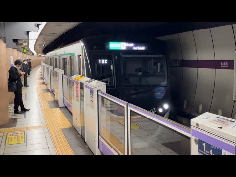 東急2020系2123編成が準急南栗橋行きとして永田町駅4番線に到着停車するシーン（10K）2023.4.21.6:48