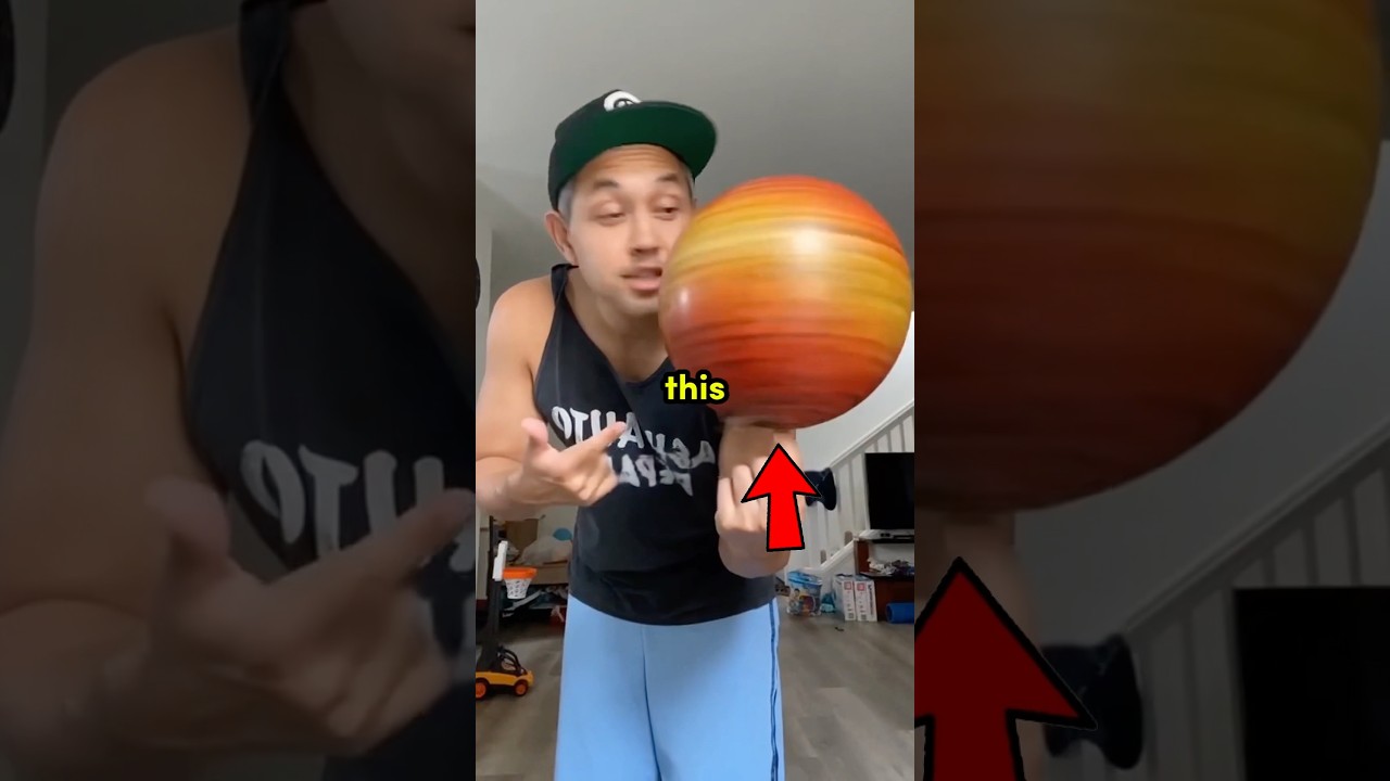 Как крутить мяч на одном пальце 🤔 