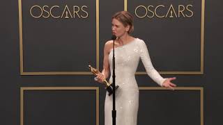 Renée Zellweger Oscar 2020 Backstage Interview | ScreenSlam