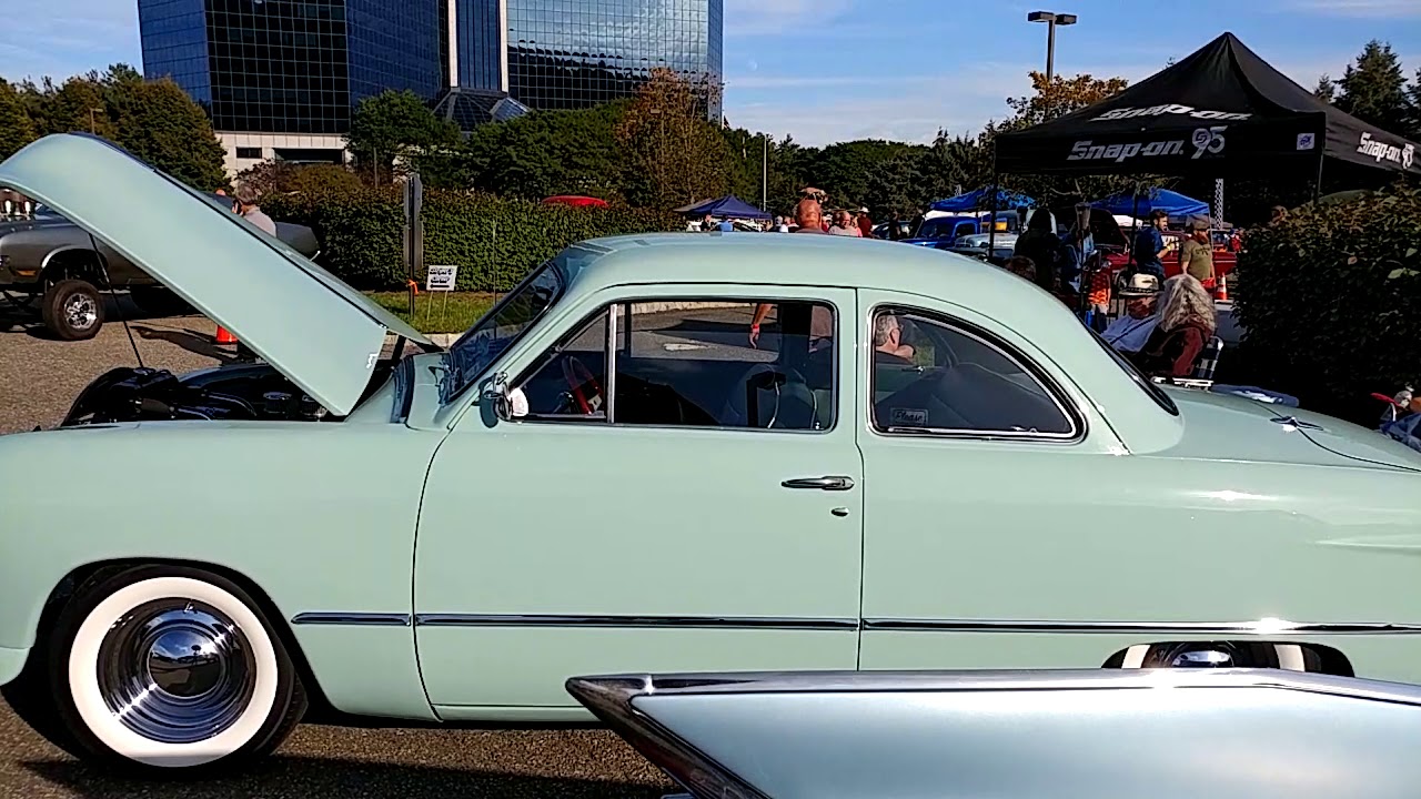 1949 SEAFOAM GREEN FORD CUSTOM CLUB 2 DOOR COUPE (PALESTINE GREEN