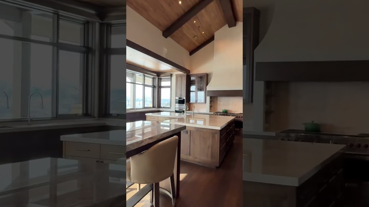 The secret to a high-end, custom kitchen? Mixing materials.