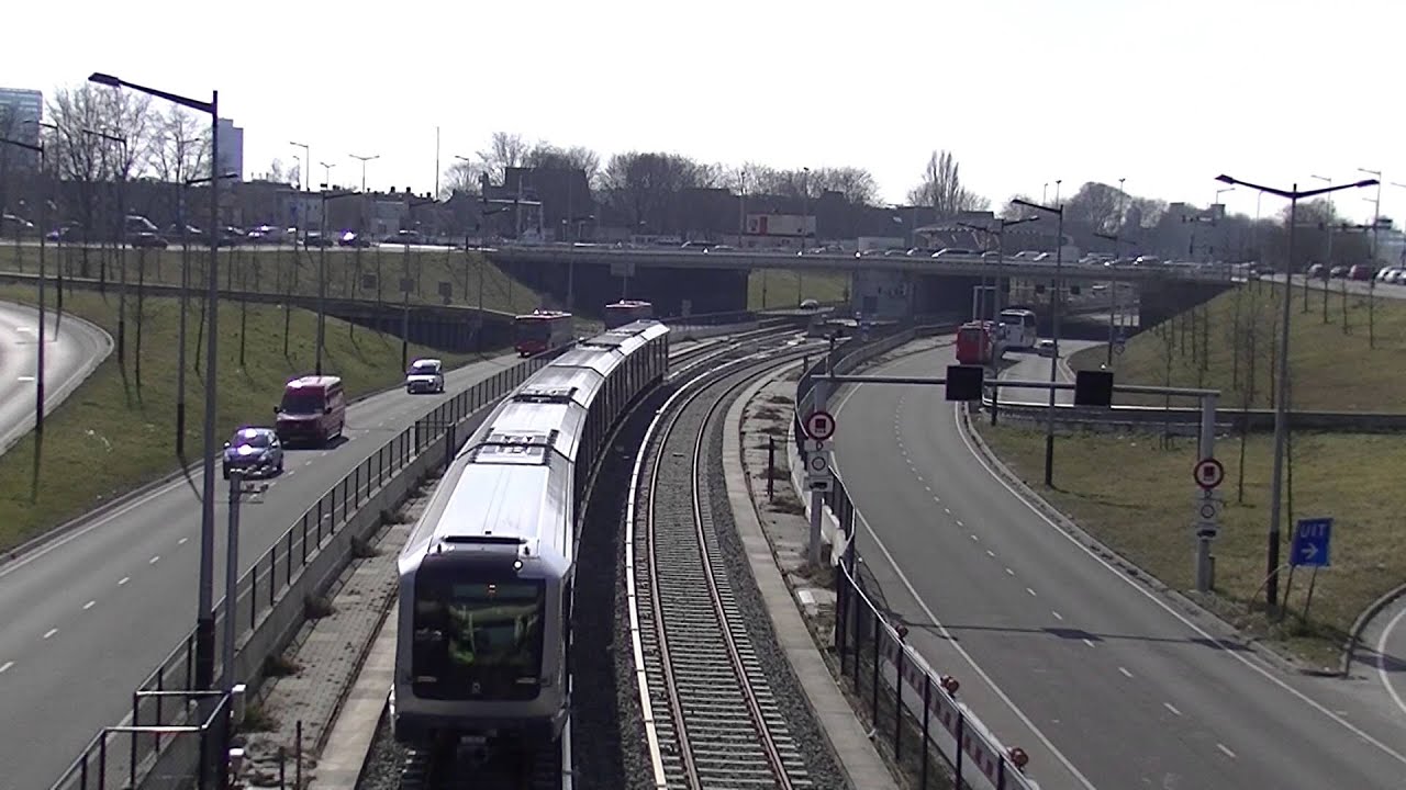 Eerste metro op eigen kracht op de Noord/Zuidlijn