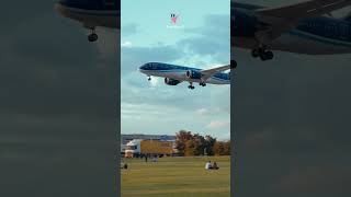 Azerbaijan Airlines Boeing 787 landing