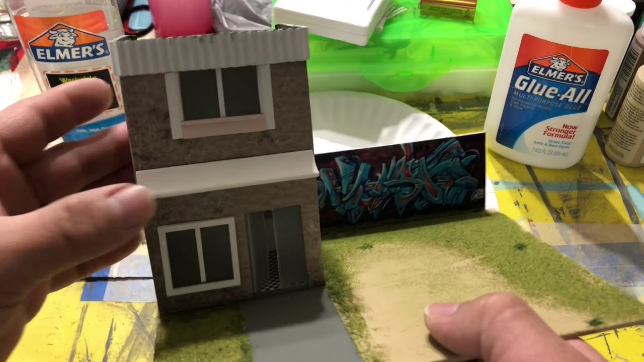 Diorama 1/64 old building with graffiti Este diorama quedó genial