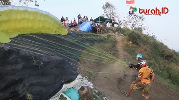 Paralayang Gunung Pegat Blitar Wisata Pemacu Adrenalin