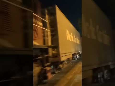 Video 643 kéo 2 xe công qua chắn điện biên phủ - youtube