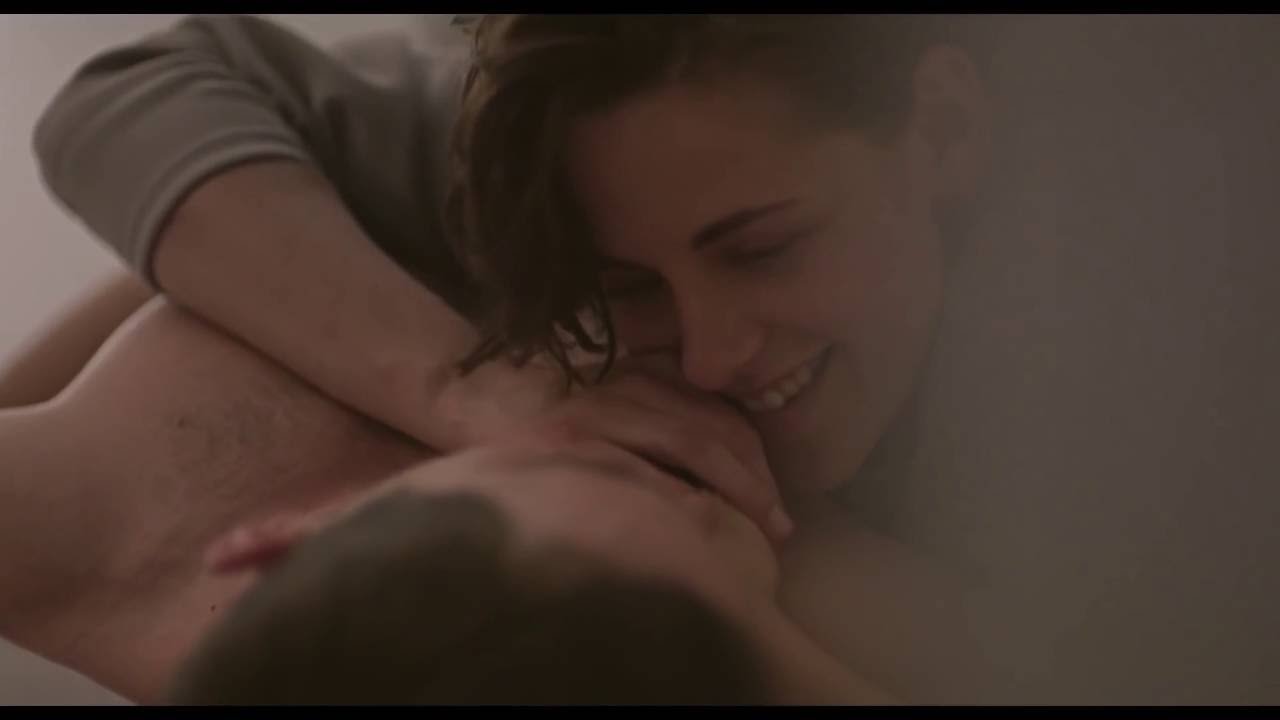 Nia (Kristen Stewart) y Silas (Nicholas Hoult)