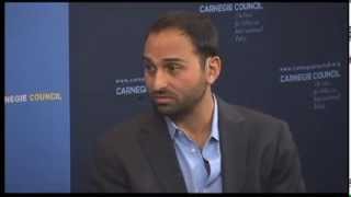 ⁣Strengths and Weaknesses of Online Activism