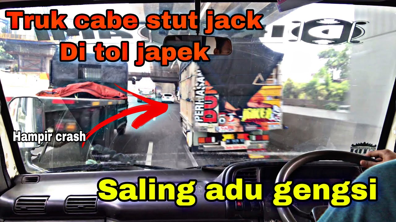 Stut jack Truk  cabe  saling adu  kecepatan  di tol japek 