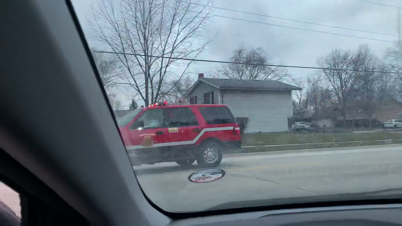 Crystal Lake IL Fire Dept Ambulance 351 & Battalion 330 Responding