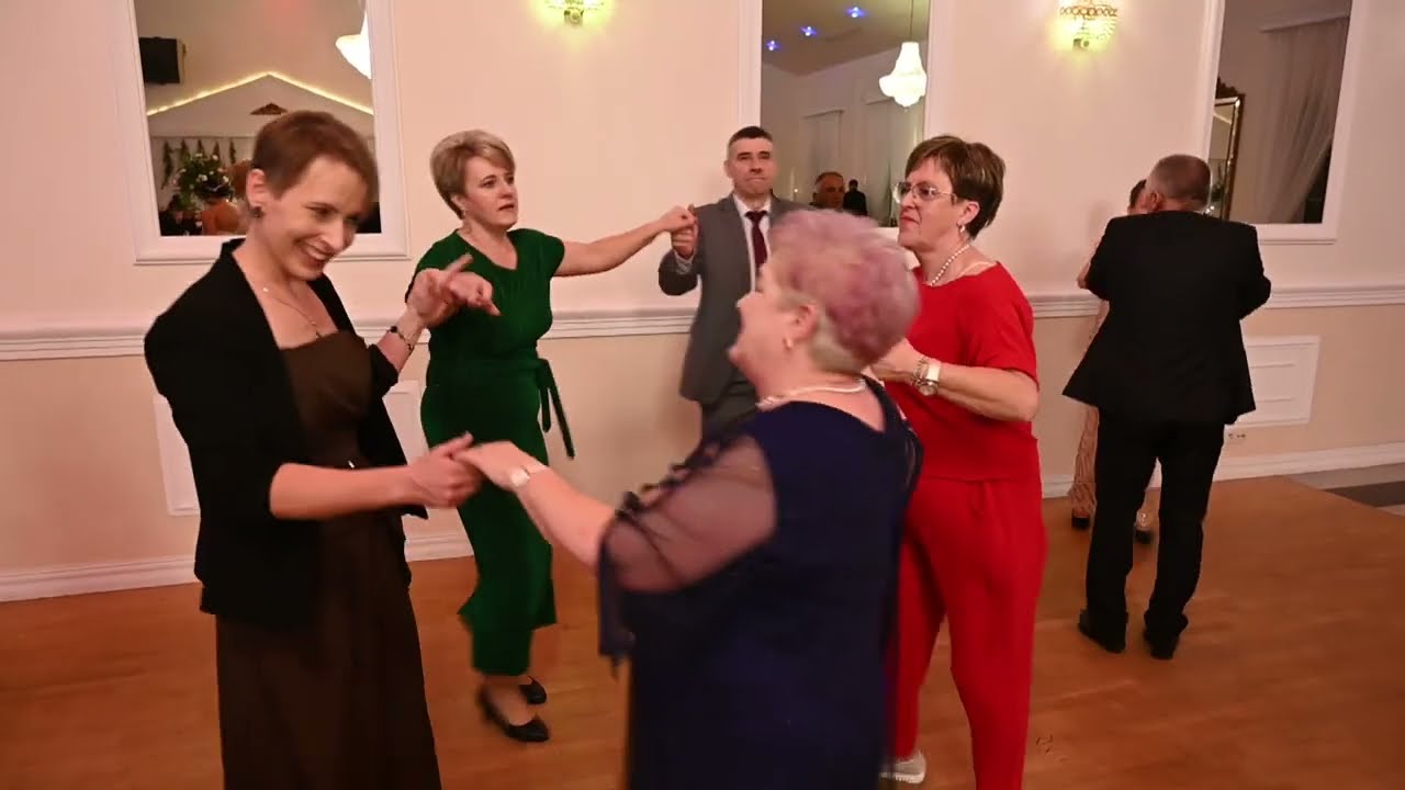 Siedem czerwonych róż...   (sala Perłowy Dwór Nowe Olszyny)