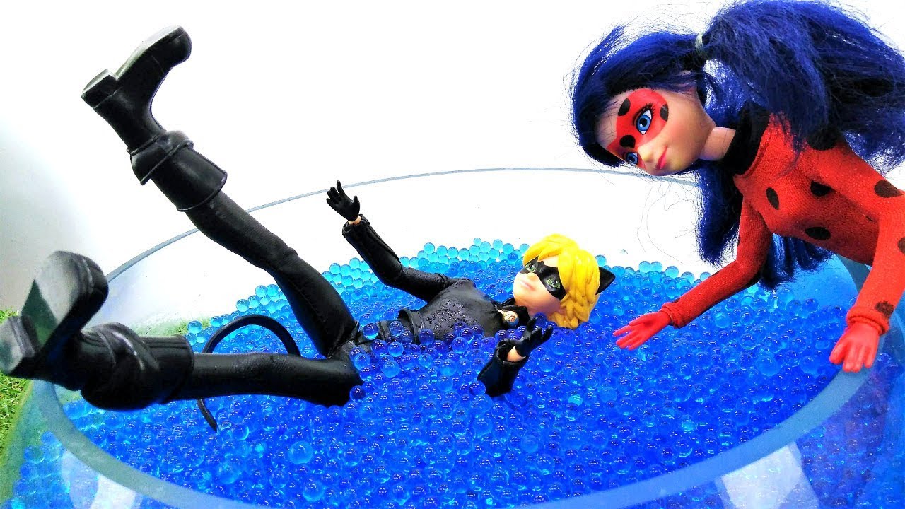 Poupees Chat Noir Et Ladybug En Francais Pour Enfants En Aquarium Youtube