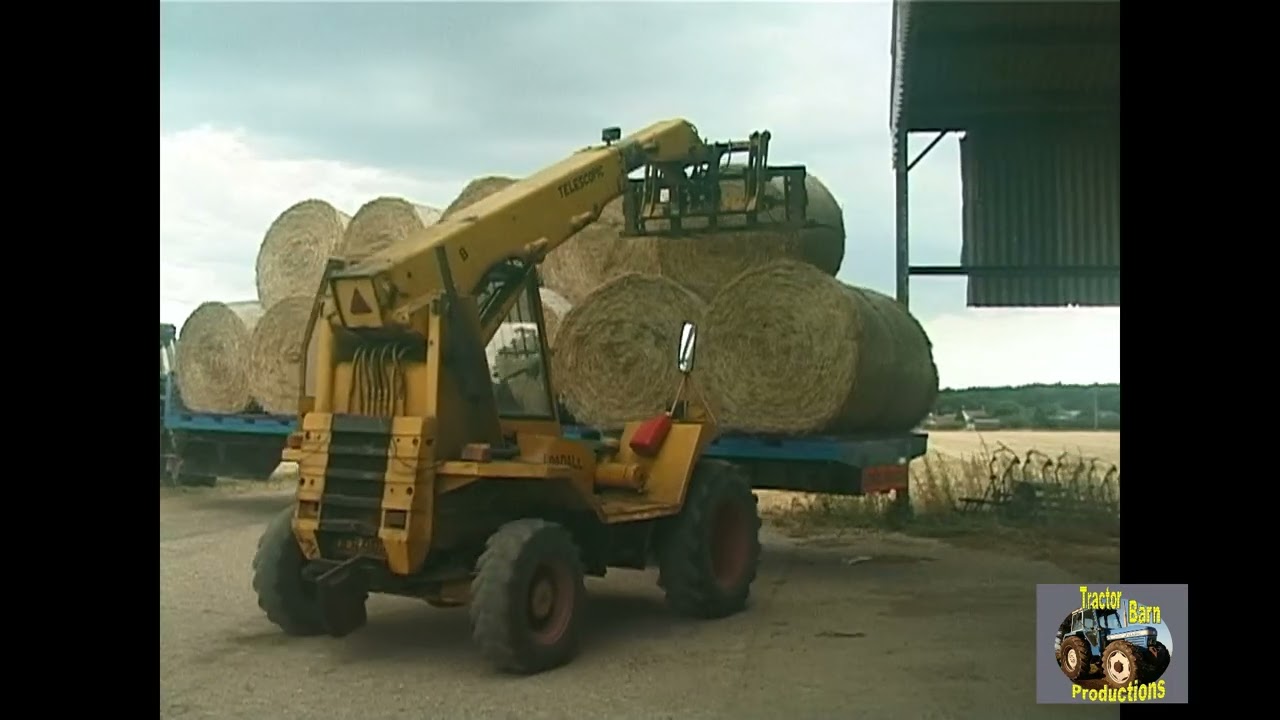 CASE IH MAXXUM 5130 PLUS AND JCB LOADALL 520-4 CARTING HAY BALES