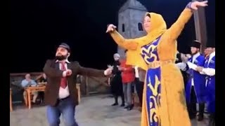 МАККА МЕЖИЕВА ТАНЦУЕТ ЛЕЗГИНКУ - ХЕЛХАР БАЛ...В РАЙСКОМ УГОЛОЧКЕ БЕНОЯ... МАККА МЕЖИЕВА ТАНЦУЕТ ЛЕЗГИНКУ - ХЕЛХАР БАЛ...В РАЙСКОМ УГОЛОЧКЕ БЕНОЯ...