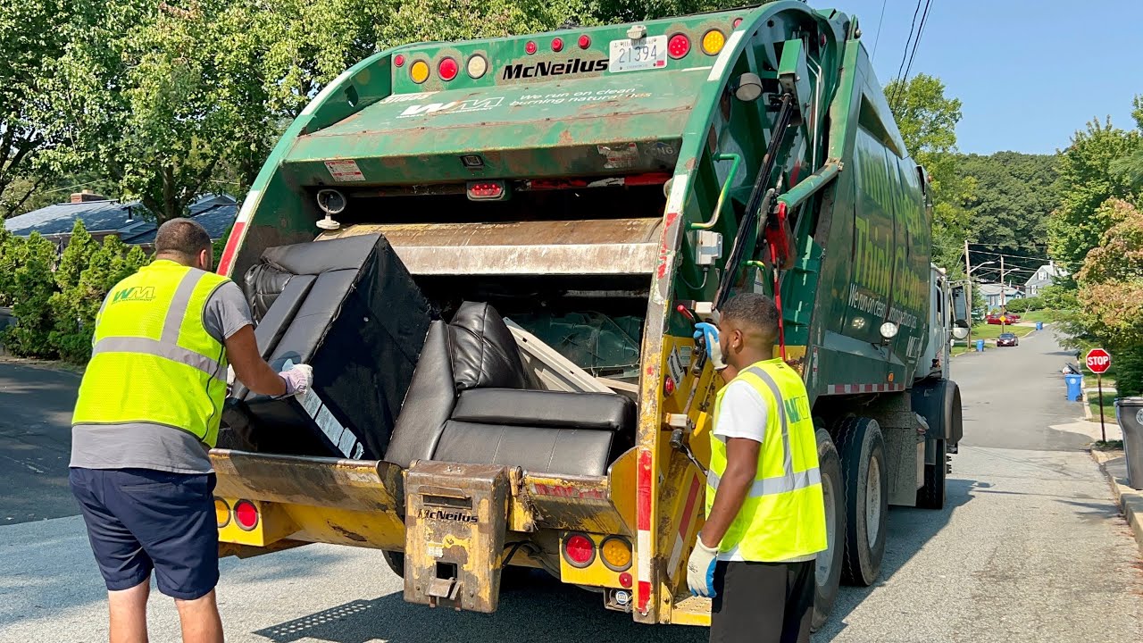 WM Garbage Truck VS Fall Bulk Collection