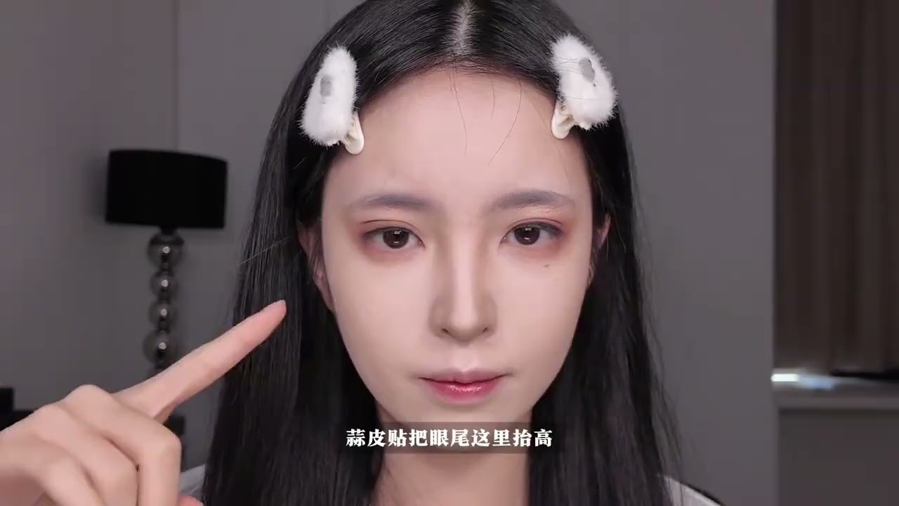 New Year's Lucky Fox Makeup: Red Glamour in 4 Minutes