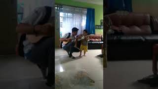 Download Lagu Viral !! Anak 3 tahun jago main Ukulele | anak kecil pinter main gitar ❤ kids 🎤 🎤 MP3
