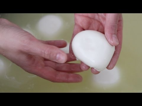 Video: Hur Man Gör Pitabröd Med Mozzarella Och Pestosås
