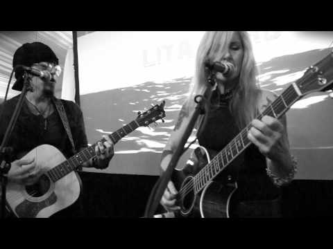 close-my-eyes-forever---lita-ford-&-christopher-ameruoso