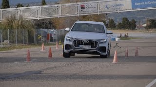 Audi Q8 2019  Maniobra de esquiva (moose test) y eslalon | km77.com