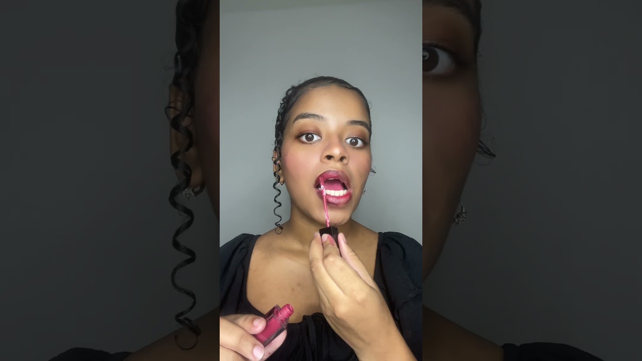 Hey, look at this difference in lipstick! 