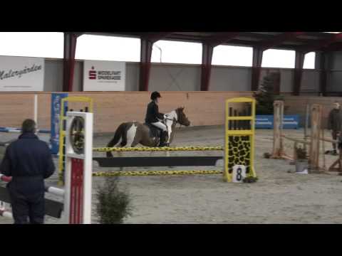 Caroline og Celina Egum rideklub januar 2011 LA**