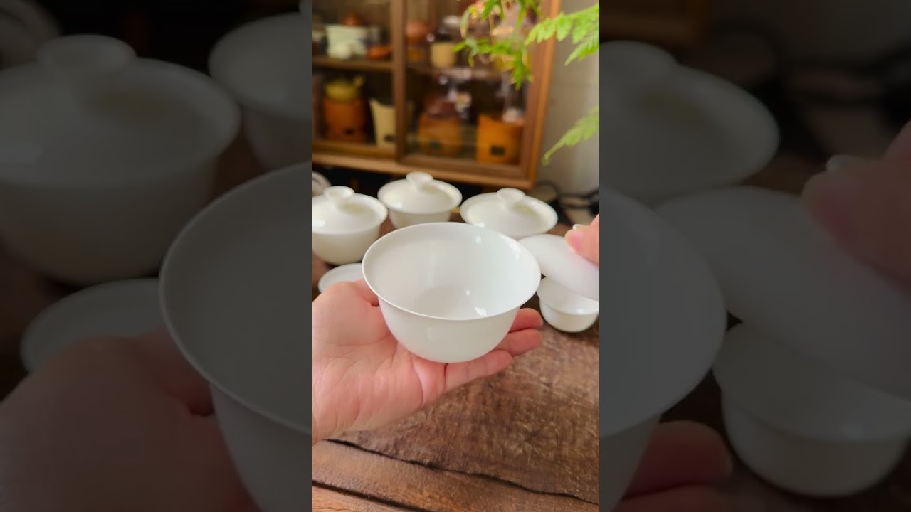 This white porcelain gaiwan rings with a crisp, clear tone.