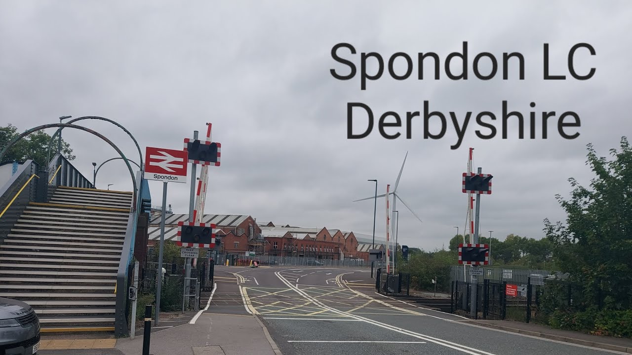 Spondon station level crossing in Derbyshire (18/08/2025)