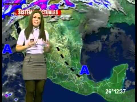 Brenda Cavazos Mini Falda Gris Medias Y Blusa Negra By