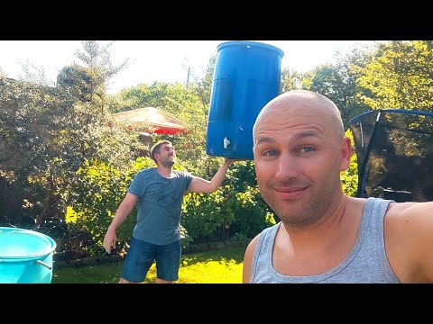 Немецкая дачная жизнь. Пора менять дождевые бочки.