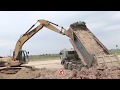 ថ្មី! ឡានប៉ែនកង់១២ ចាក់ដីផ្អៀង​ យក​ CAT320d អេស្កាវ៉ាទ័រជួយទប់ Fail dump truck unloading soil