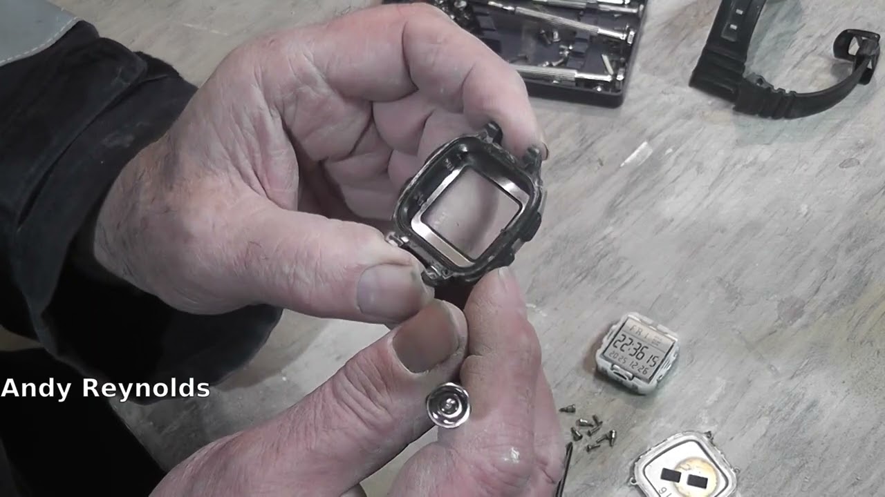 Кнопки на часах Casio, сложно менять настройки.