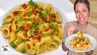 Viral Chili Crisp Mac &amp; Cheese Recipe (Easy + Creamy!) 