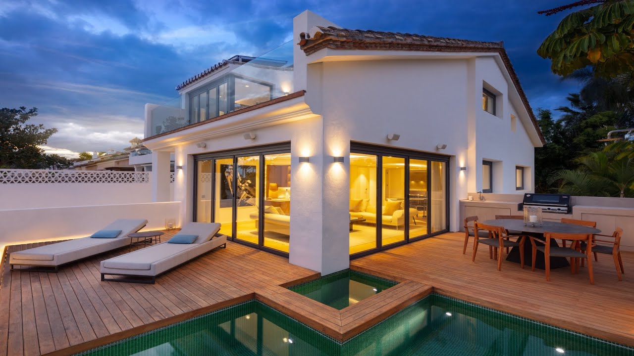 Opulent Beach Villa in Puente Romano - Marbella | €9.695.000 | Marbella Hills Homes Real Estate