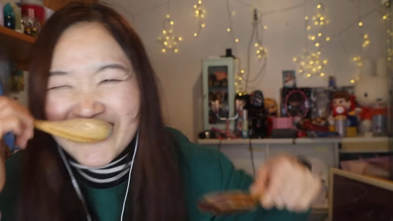 ASMR Eating Your Face (Звук рта)